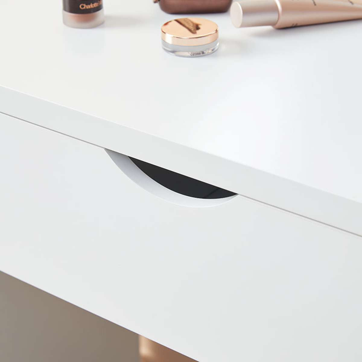 Make-Up Table