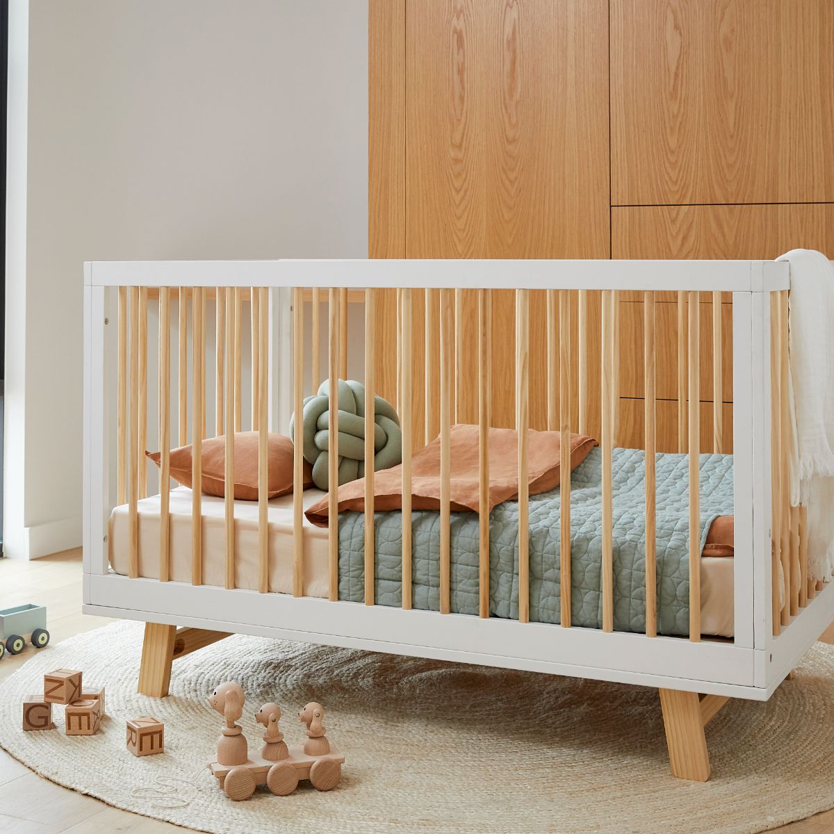 Aspen Classic Cot - White/Natural