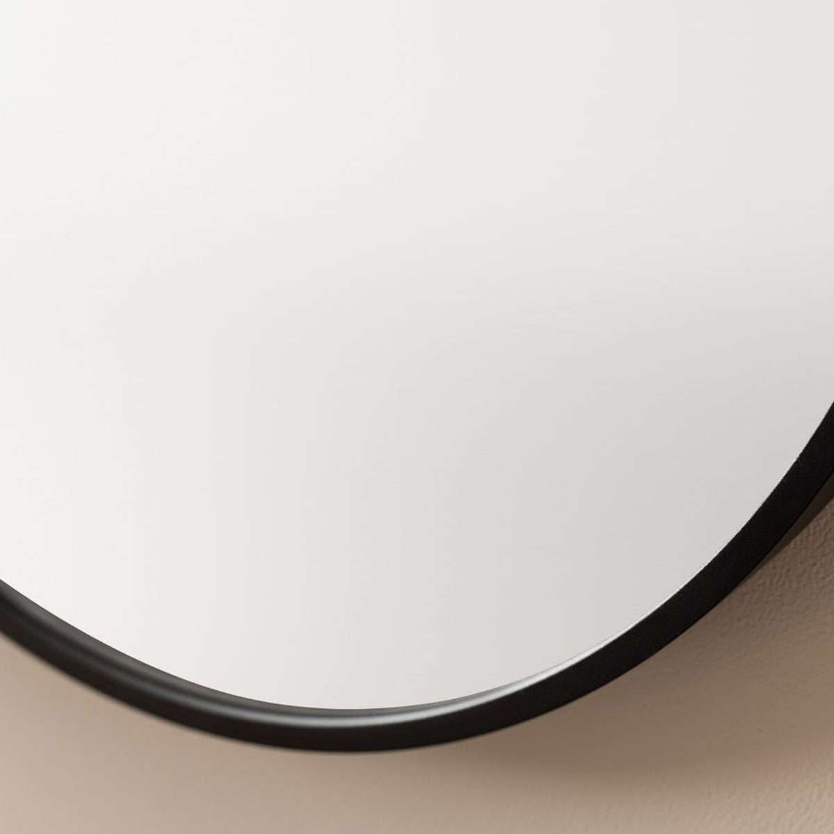 Rony Metal Pill Shaped Mirror - Black