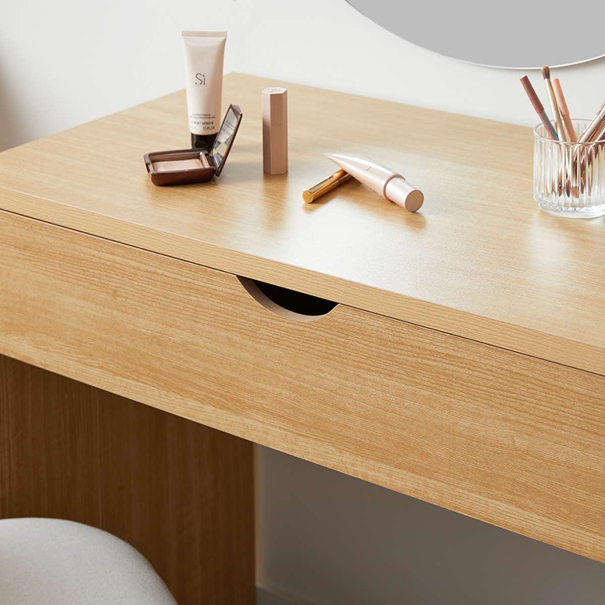 Make-Up Table - Natural